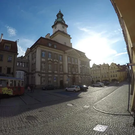 Pod Ratuszem Еленя-Гура